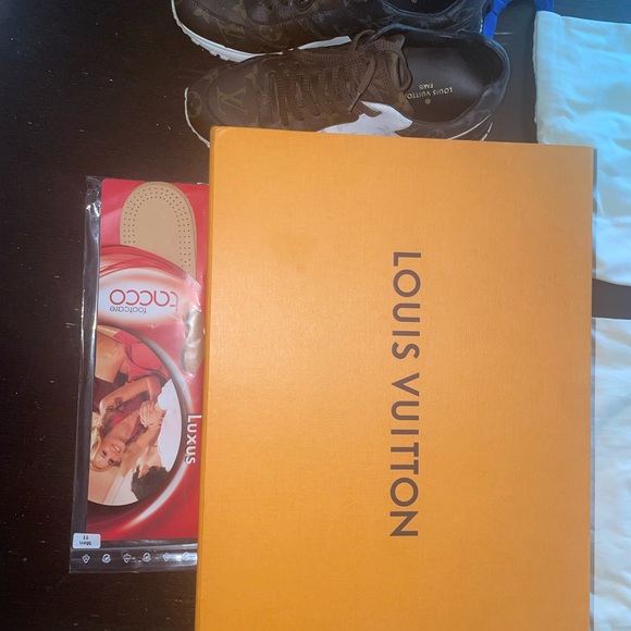 Louis Vuitton Sneakers - Picture 7 of 7